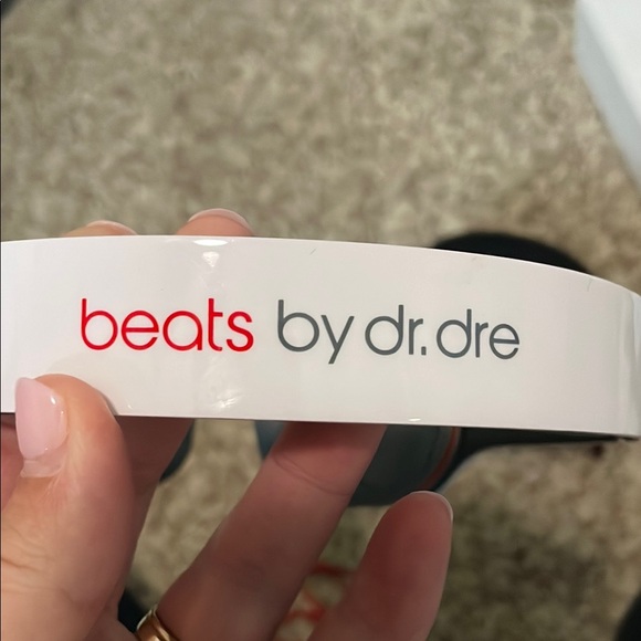 Beats by Dre White and Red Headphones - Picture 6 of 6
